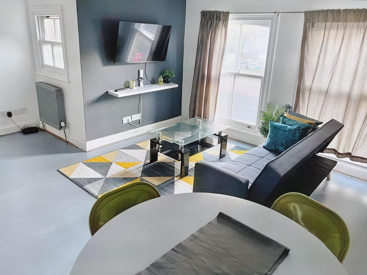 Lovely 2-Bedroom Serviced Apartment Greater London Exteriör bild
