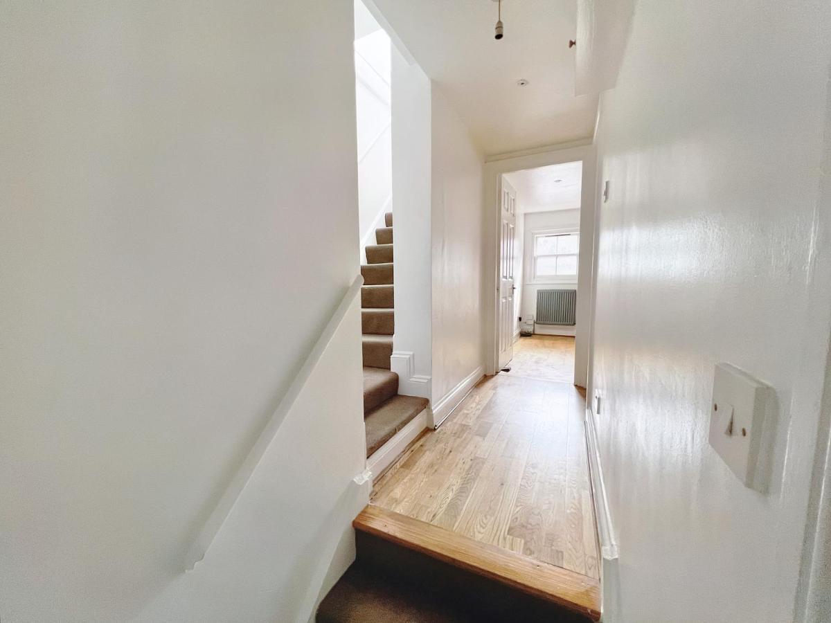 Lovely 2-Bedroom Serviced Apartment Greater London Exteriör bild
