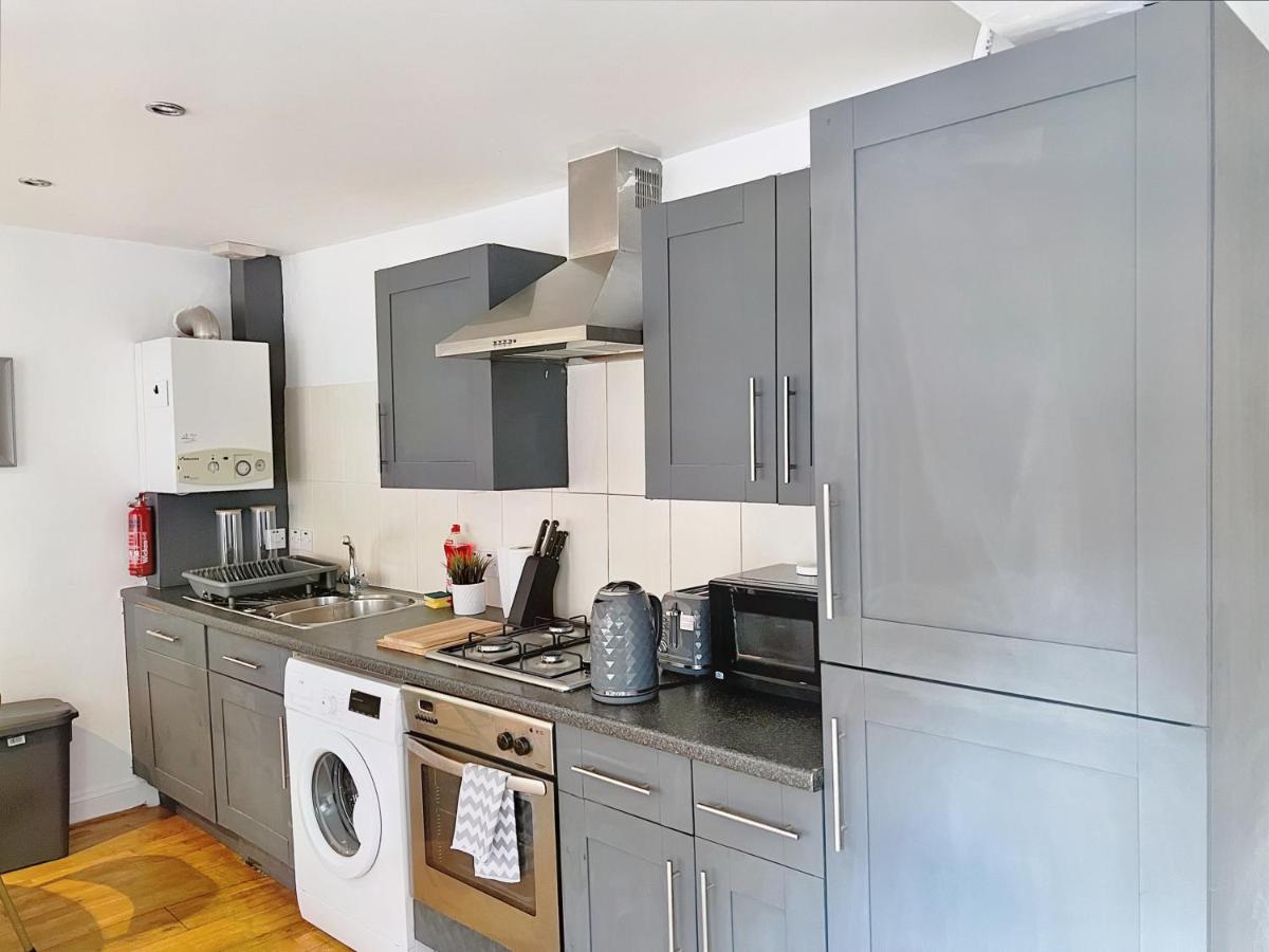Lovely 2-Bedroom Serviced Apartment Greater London Exteriör bild