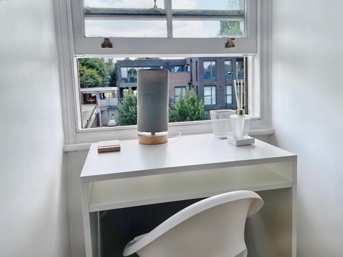 Lovely 2-Bedroom Serviced Apartment Greater London Exteriör bild
